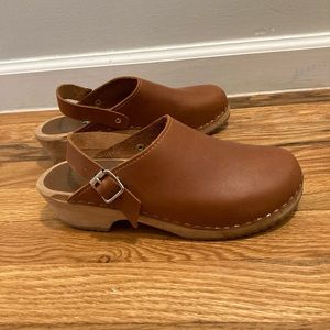 MIA alma brown luggage clogs